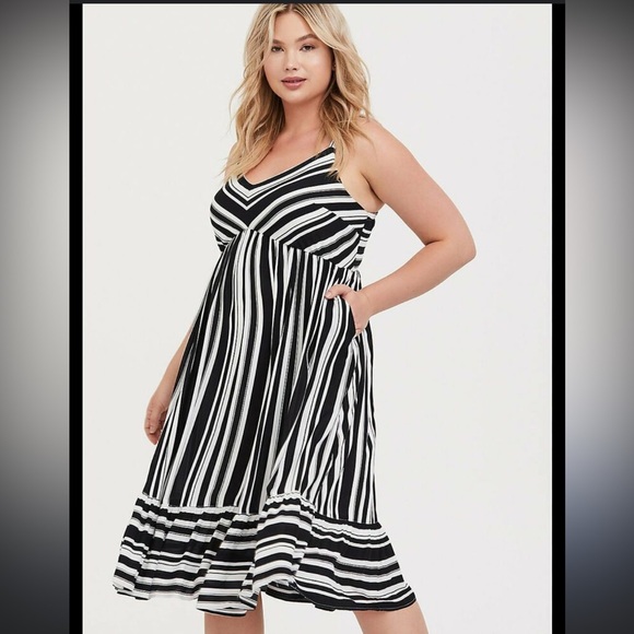 Torrid Black & White Striped Challis Midi Dress
Size 1 - Picture 2 of 7